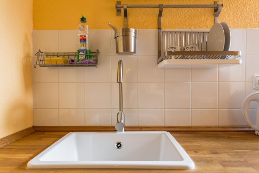 Zentrale Altbauwohnung Im Helmholtzkiez Berlin Exterior photo