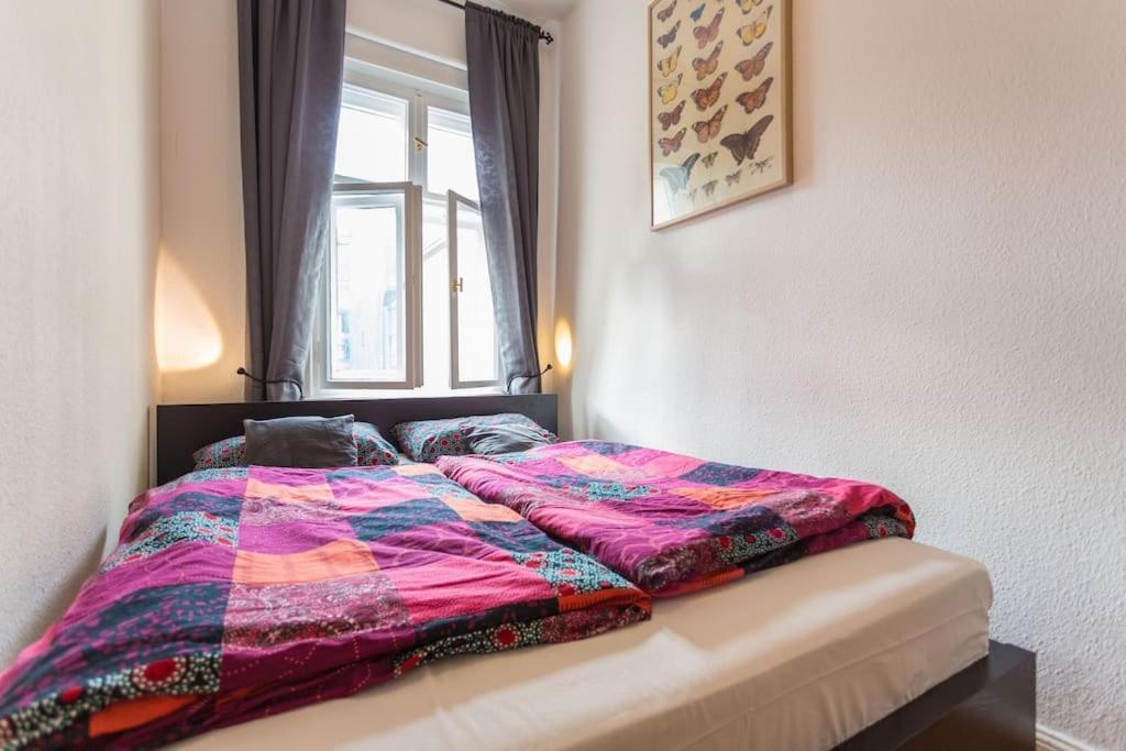 Zentrale Altbauwohnung Im Helmholtzkiez Berlin Exterior photo