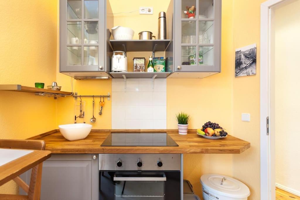 Zentrale Altbauwohnung Im Helmholtzkiez Berlin Exterior photo